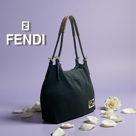 Fendi Authentic BORSA Micro Black Shoulder Bag in
Excellent Used Condition! - Picture 3 of 10